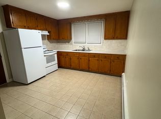61 Beacon St #1, Fall River, MA 02721