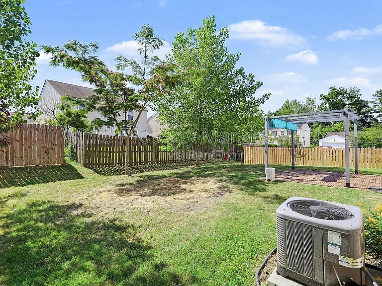 1820 Meadow Crossing Dr — Photo 22
