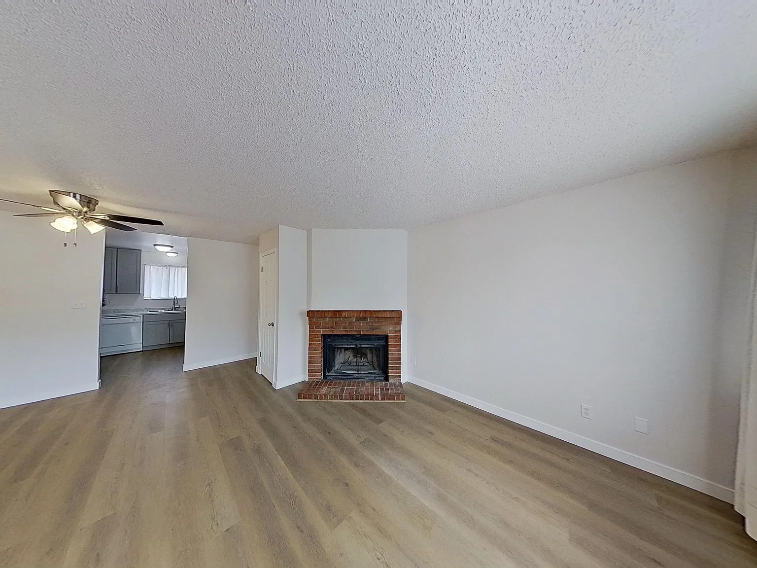 4 bed, 2100 sqft, $3,200 — Photo 4