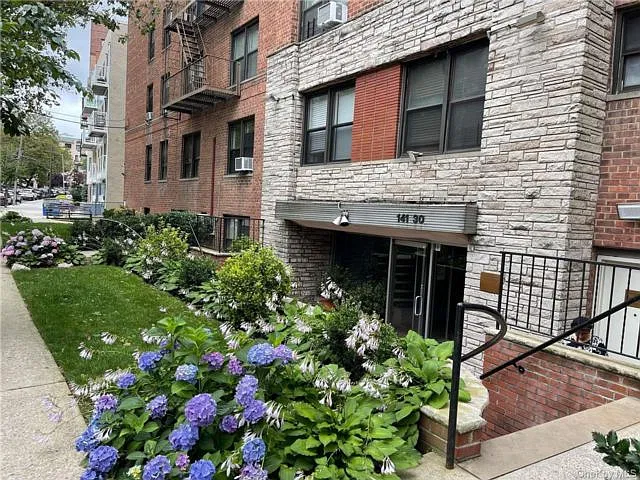 1 bed, 1.0 bath, 750 sqft, $2,400 — Photo 1