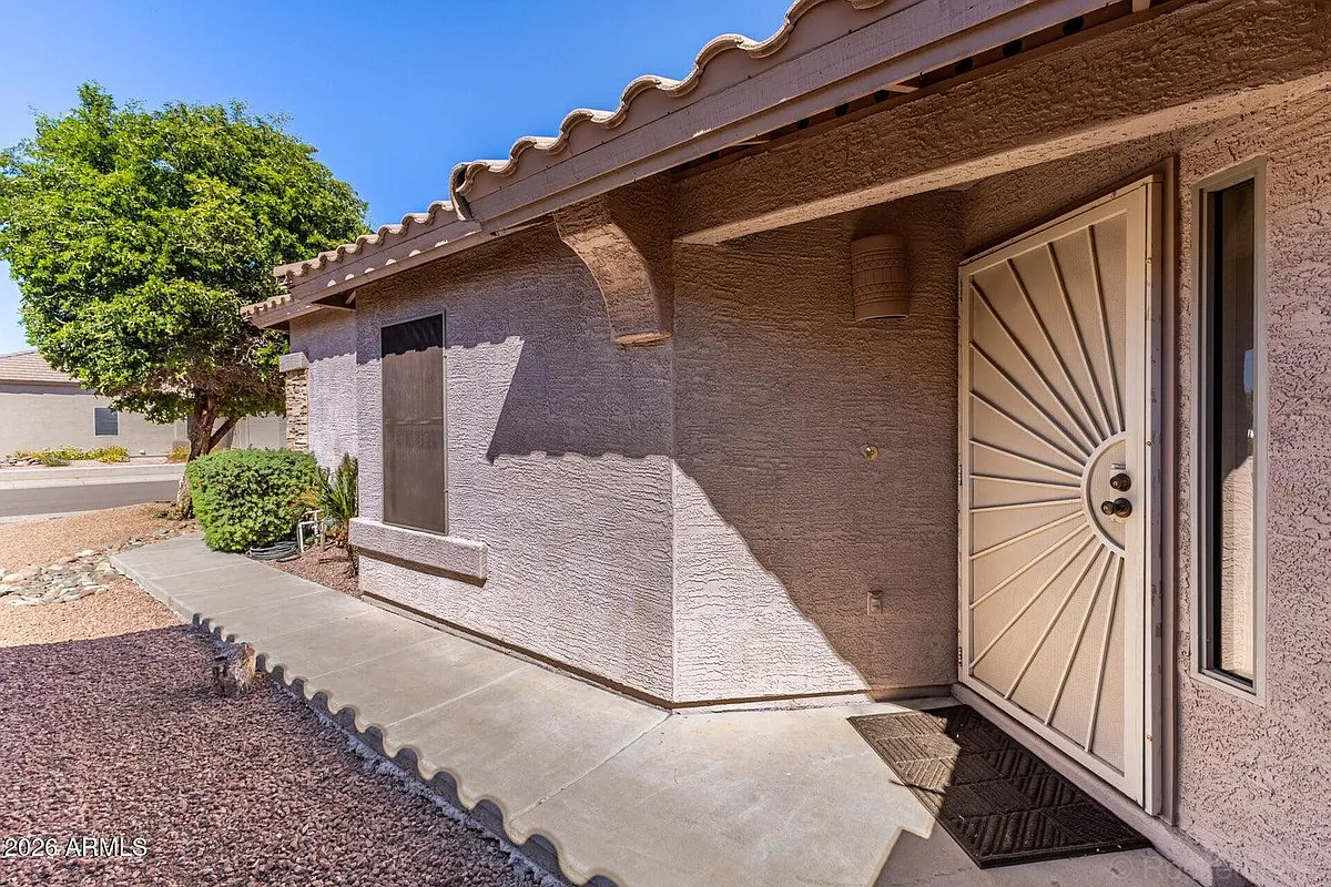 Building Photo - 15847 W Saguaro Ln