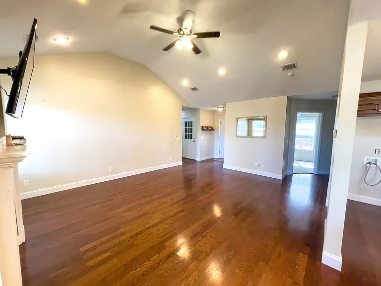 5320 Deerfield Dr — Photo 8