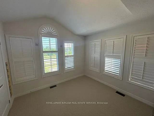 57 Macbean Cres — Photo 12