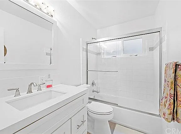 240 W Mariposa #A — Photo 8