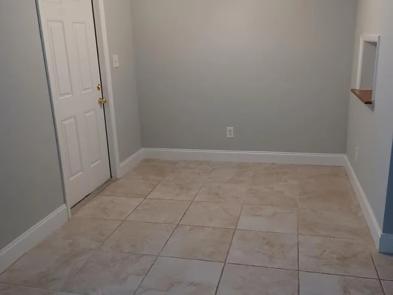 830 N Riverside Dr #102 — Photo 3