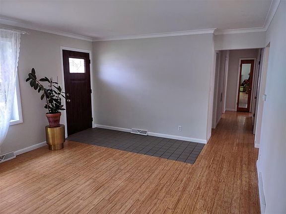5th image of 200 Eastlawn Ave
