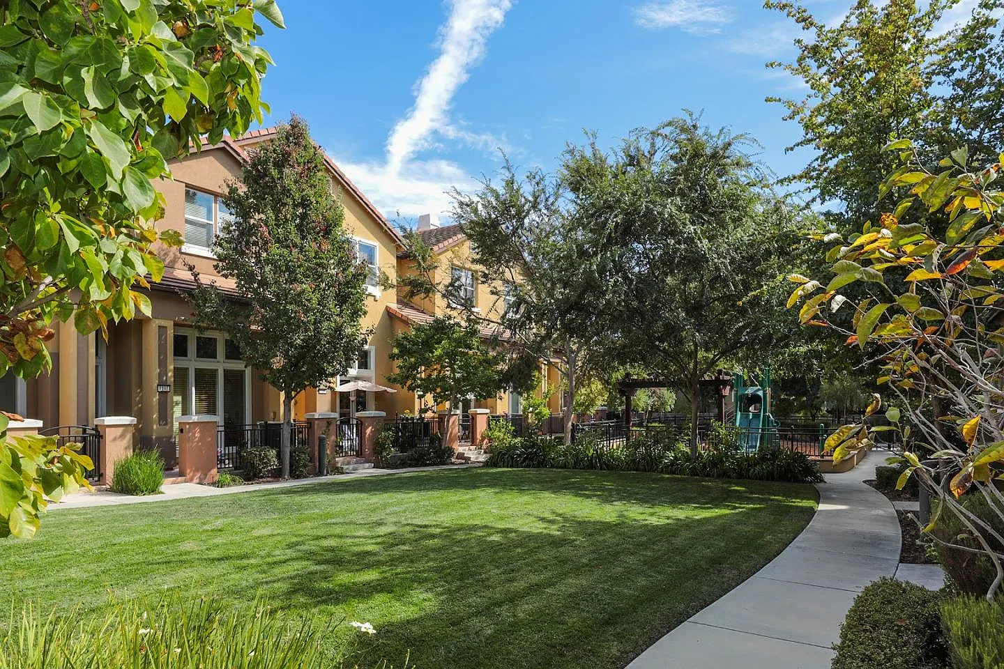 412 Paria Ter photo 1