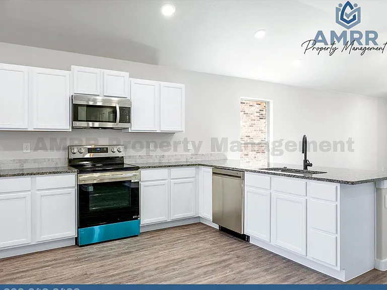 8622 26th St — Photo 2