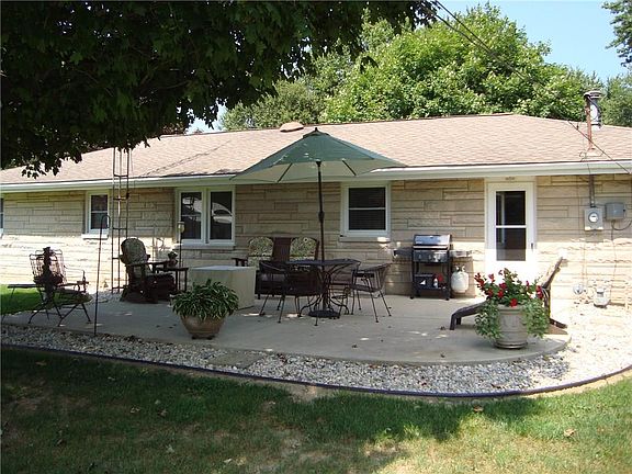 5th image of 808 Willow Dr S