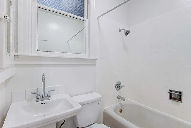 Studio, 525 sqft, $4,295 — Photo 2
