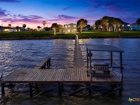 1838 W Bayshore Dr, Palacios, TX 77465