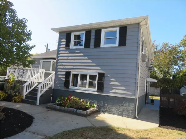 9 Fair Court, Massapequa, NY 11758