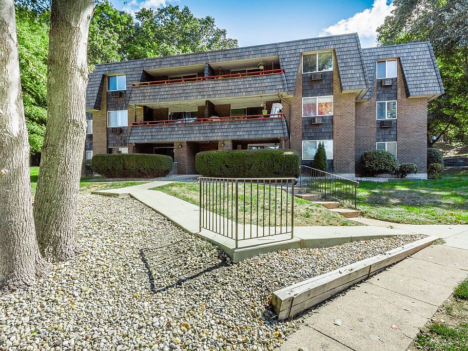 1st image of 24 Stony Brook Dr APT C4