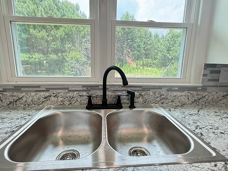 215 Newton Ln — Photo 30