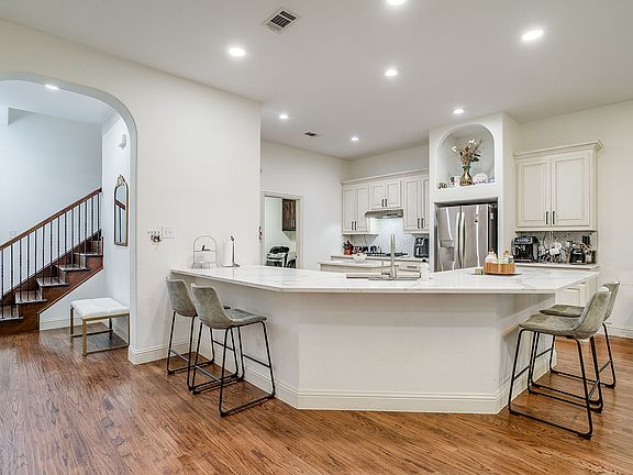 5th image of 3009 Montebello Dr