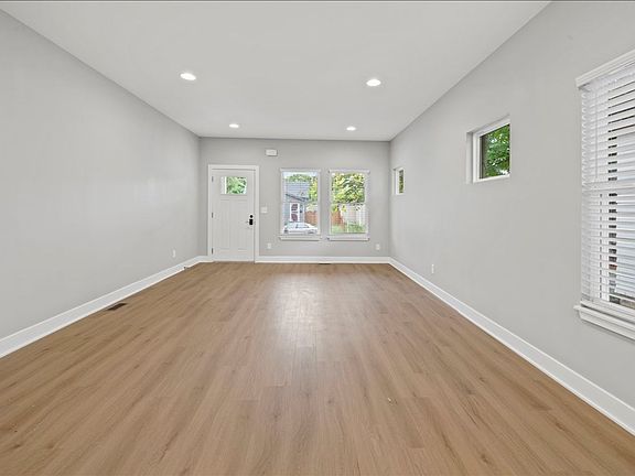 3rd image of 617-619 W 39th St #193A86480