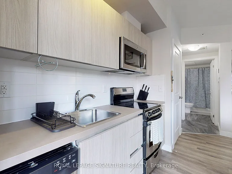 335 College St #204 — Photo 8