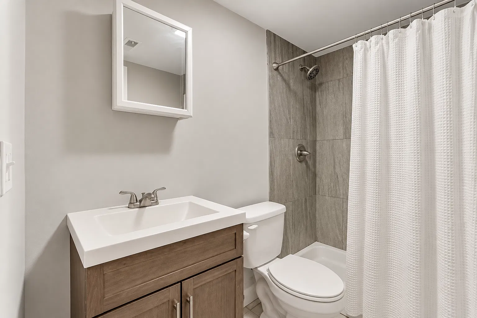 3 bed, 1050 sqft, $1,645 — Photo 4