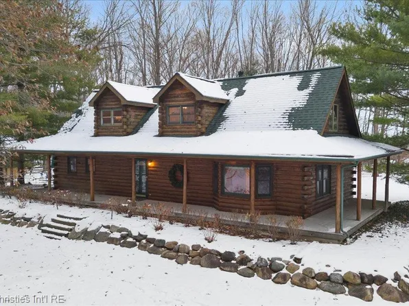 2787 Midway Ln, Saint Clair, MI 48079