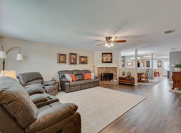 3rd image of 513 Riverflat Dr