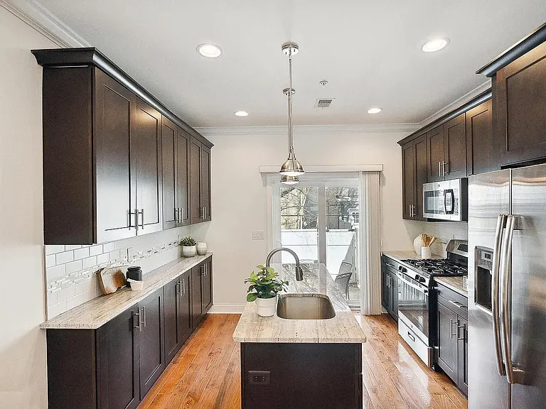 2241 Cross St — Photo 3