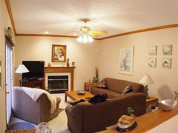 3rd image of 1020 Ashwood Ln