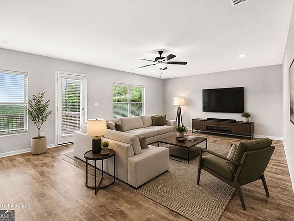 3rd image of 399 Toronto Cir