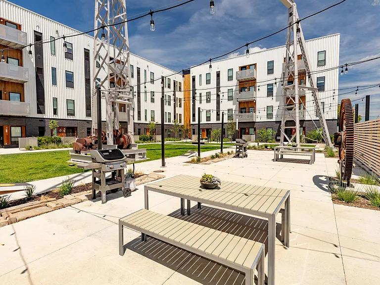 Rowat Lofts Apartments — Photo 48