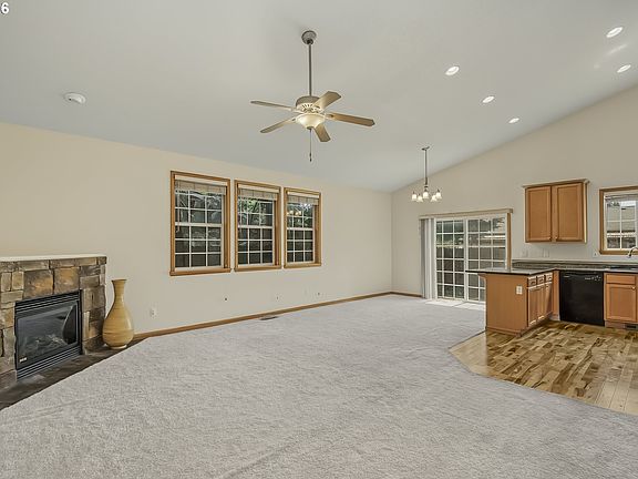4th image of 2132 SE 143rd Ave