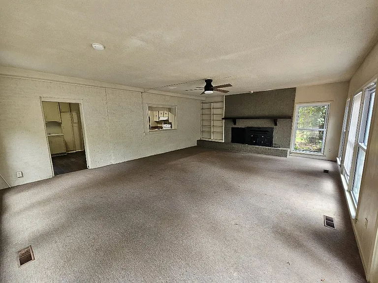 327 N Main St — Photo 9