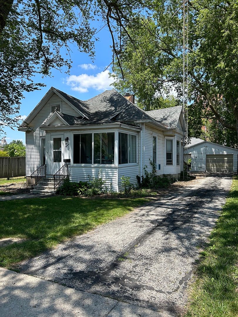 215 E Water St, Pontiac, IL 61764 MLS 11827006 Zillow