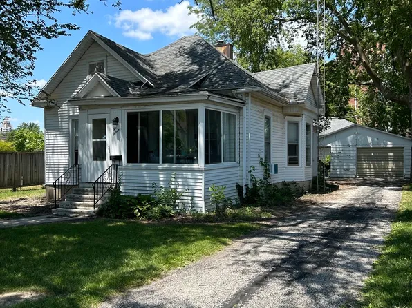 215 E Water St, Pontiac, IL 61764