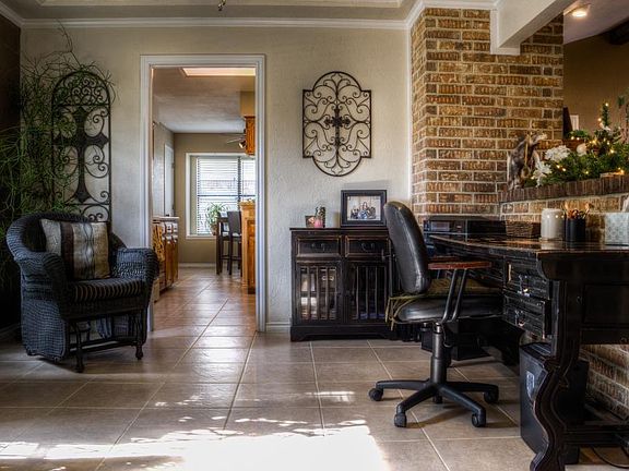 4th image of 1715 Saint James Dr