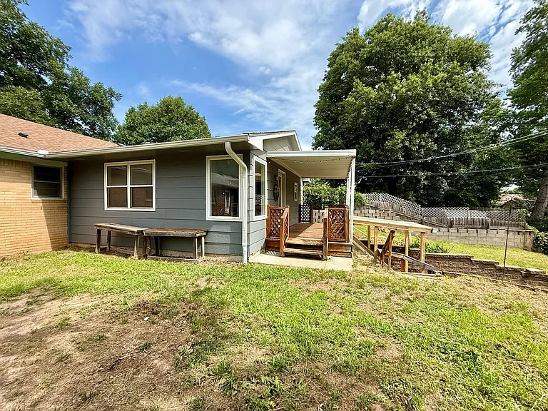 348 S Derby Ave — Photo 25