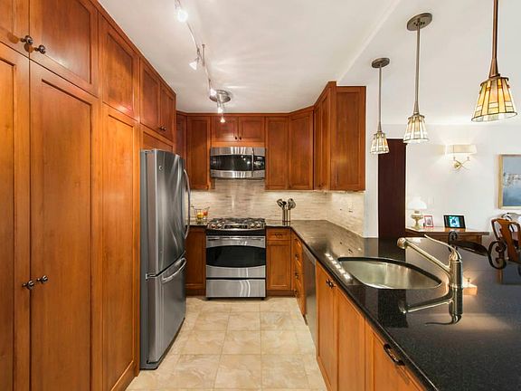 2nd image of 15 W 72nd St APT 8U
