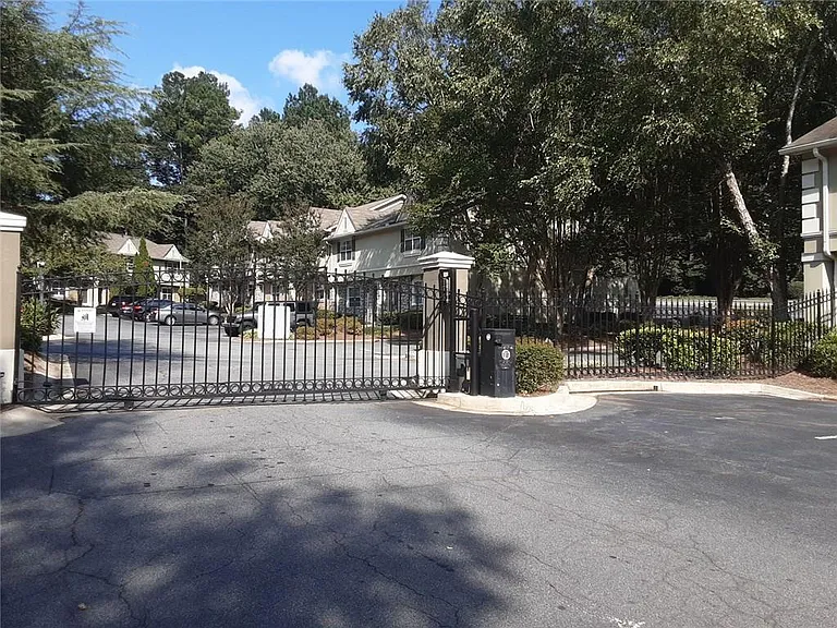 6900 Roswell Rd #O3 — Photo 8