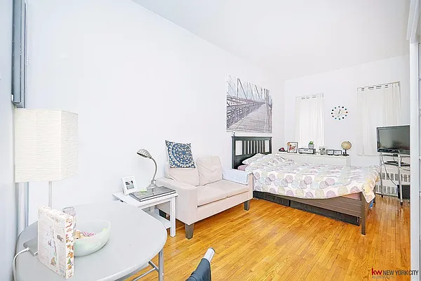 Rented by Keller Williams NYC | media 13