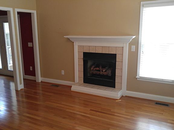 3rd image of 20 Charleston Ct