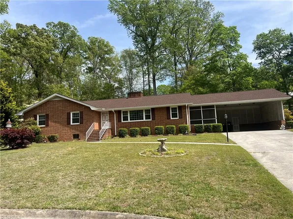 904 Blackstone Cir, Thomasville, NC 27360