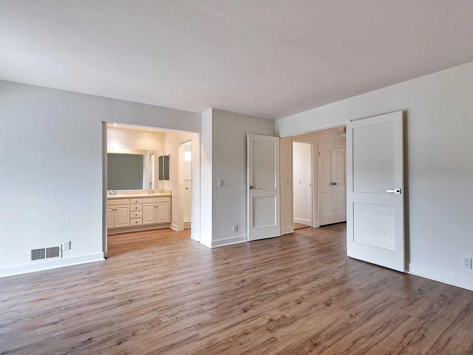 4 bed, 2174 sqft, $6,250 — Photo 4