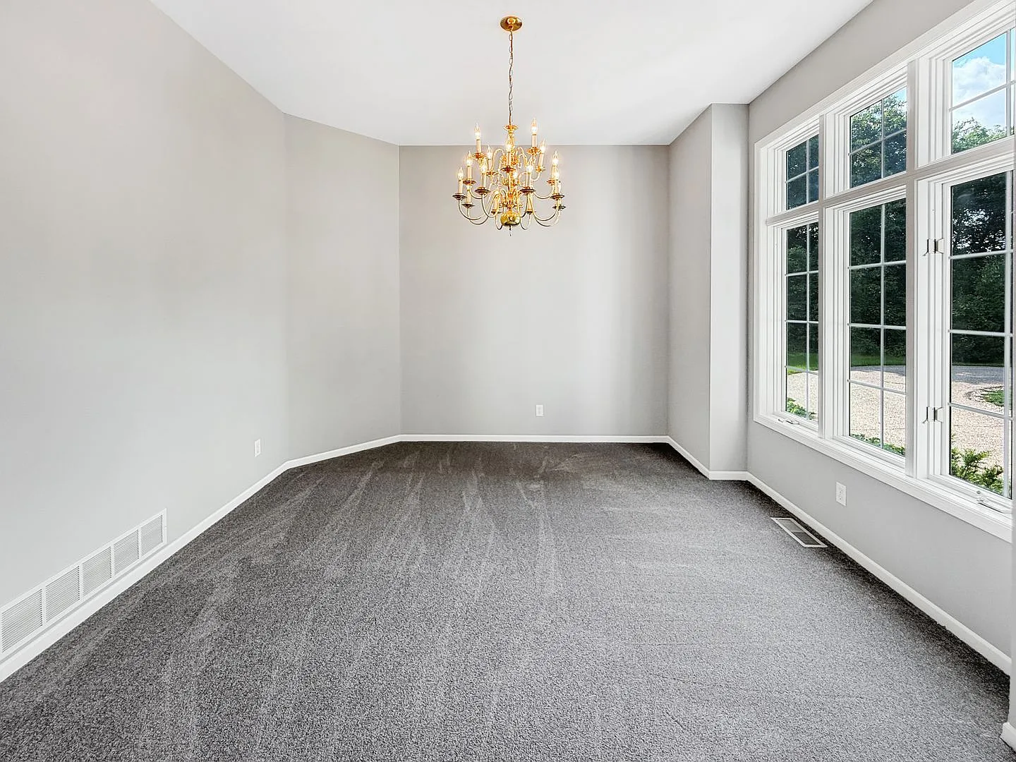 4 bed, 3.0 bath, 2250 sqft, $3,500 — Photo 4