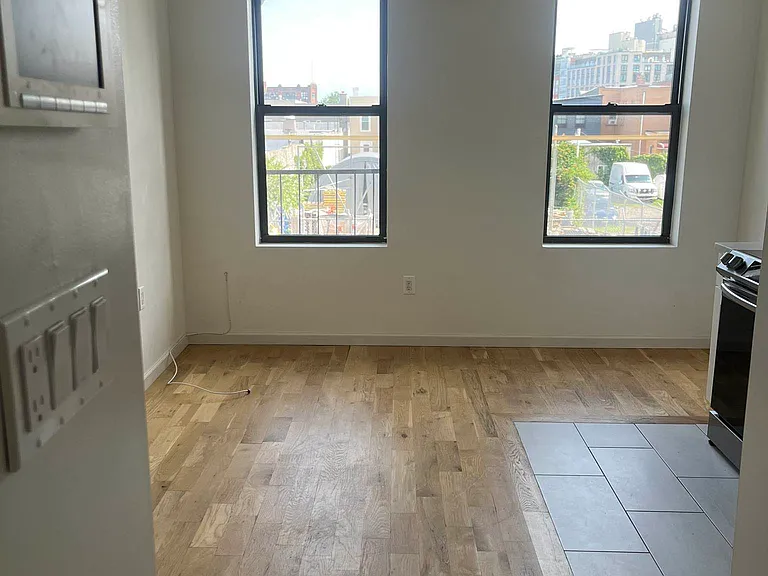 217 India St #2R — Photo 3