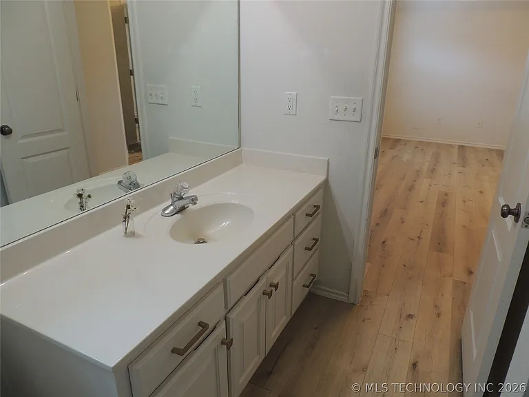 4416 W Indianola St — Photo 59