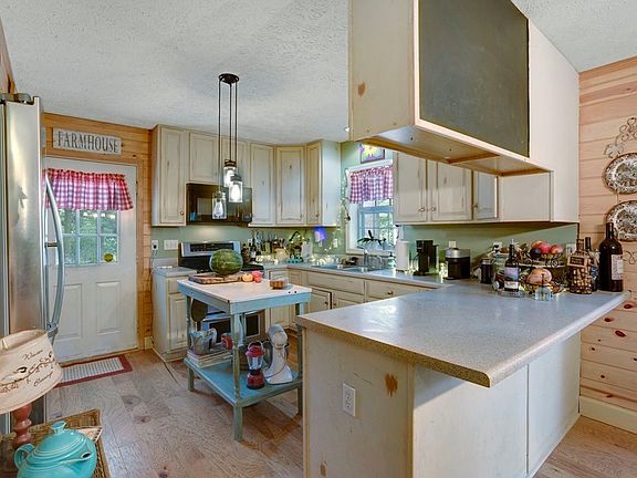 5th image of 102 Tate Mill Rdg