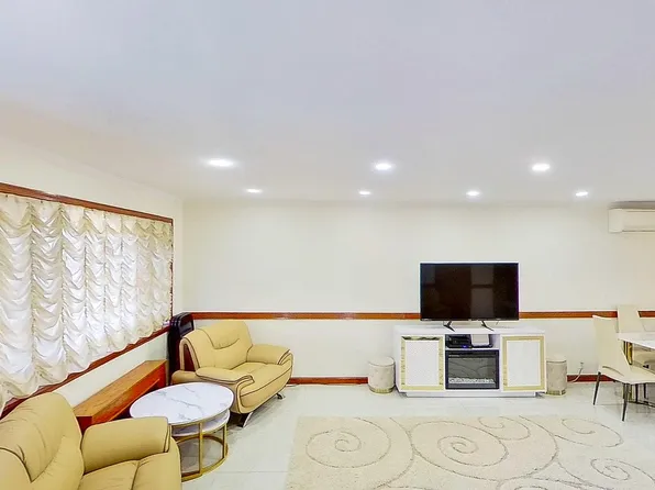 6552 Alderton St, Rego Park, NY 11374