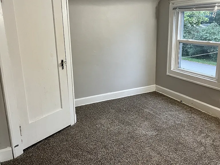 1009 Bellevue Dr — Photo 7