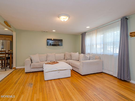 4th image of 535 Jackson Avenue