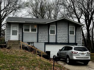 18608 E Arrowhead Ln, Independence, MO 64056