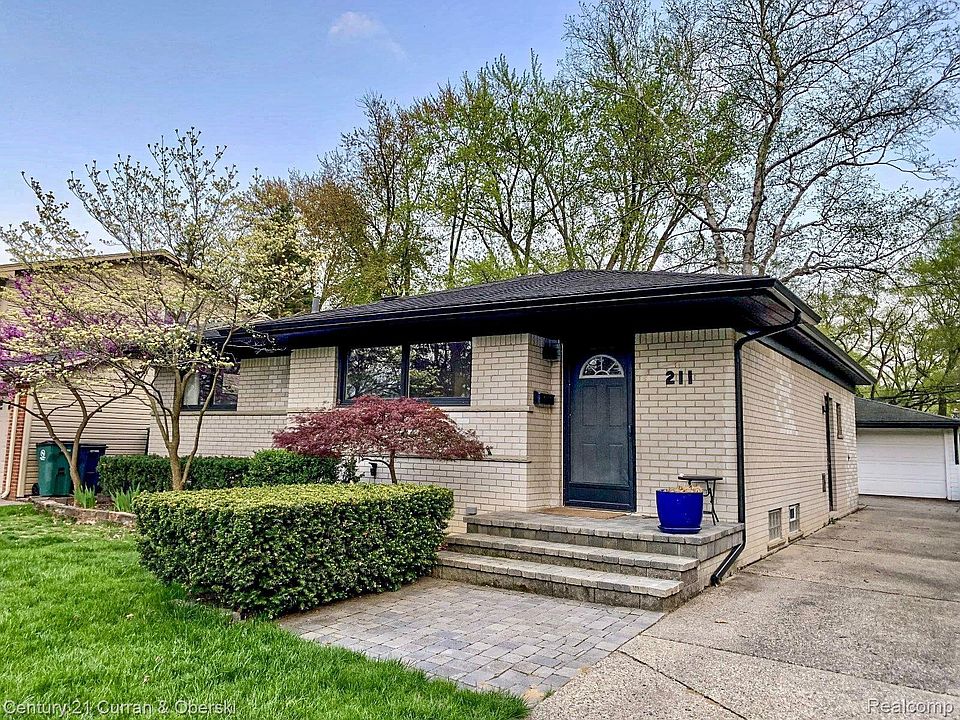 1st image of 211 W Lawrence Ave