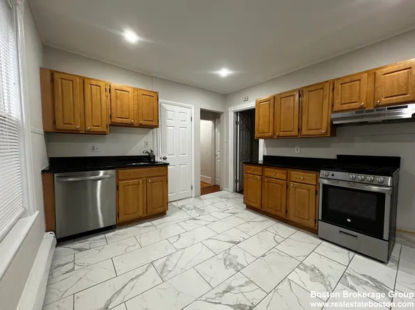 22 Howell St #2, Dorchester, MA 02125